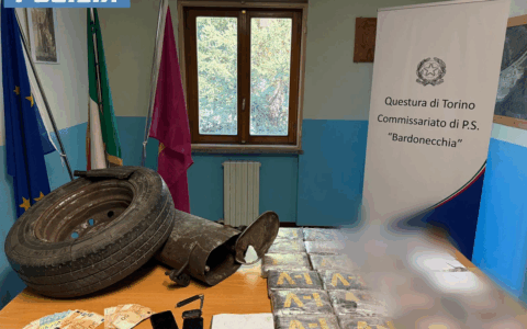 In viaggio verso la Francia con 29 chilogrammi di cocaina nel furgone
