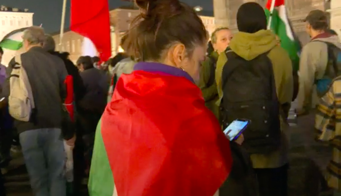 Altre 2mila persone in piazza Castello a sostegno della popolazione palestinese