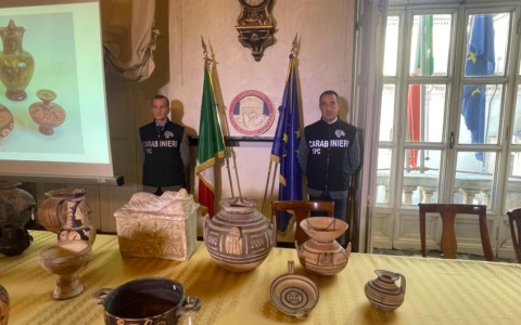 I Carabinieri restituiscono allo Stato 254 reperti archeologici di provenienza illecita