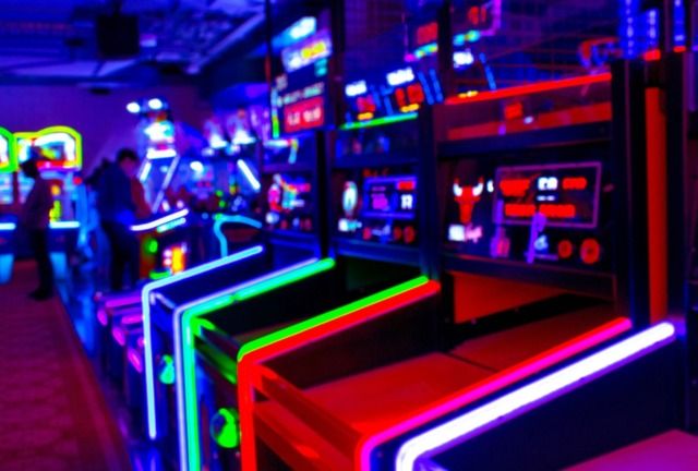 La sala giochi di Trofarello era una copertura per un’organizzazione criminale che gestiva un giro (illegale) di scommesse sportive online