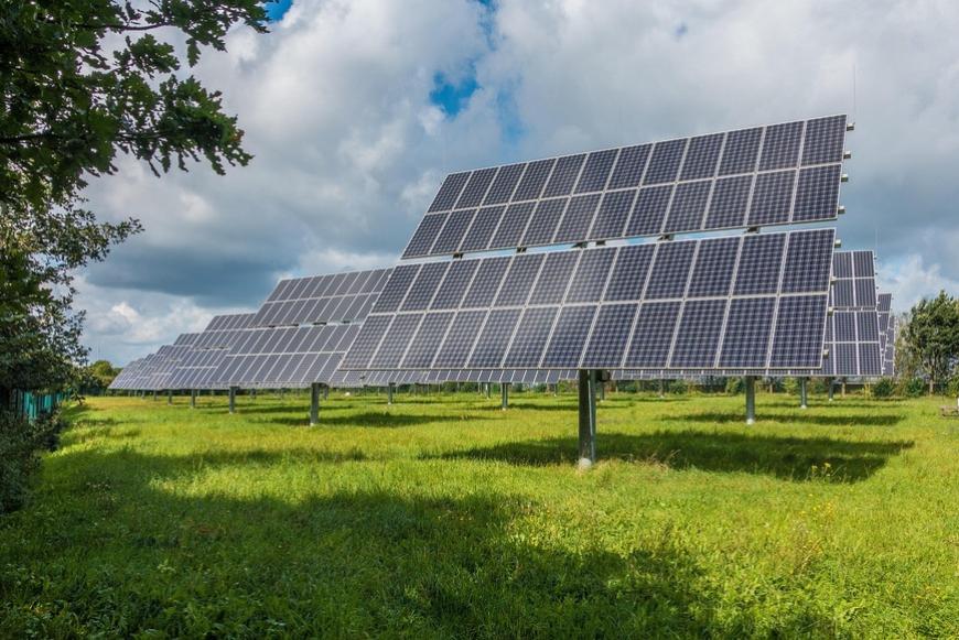 Crescita del fotovoltaico: priorità a tetti, parcheggi e aree da riqualificare