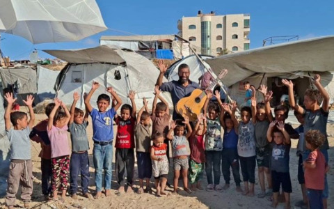 “33 battute per Gaza”: musicisti torinesi suonano insieme un messaggio di pace dedicato a Gaza