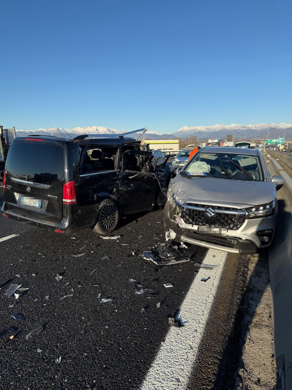 Scontro tra tre veicoli in tangenziale a Nichelino