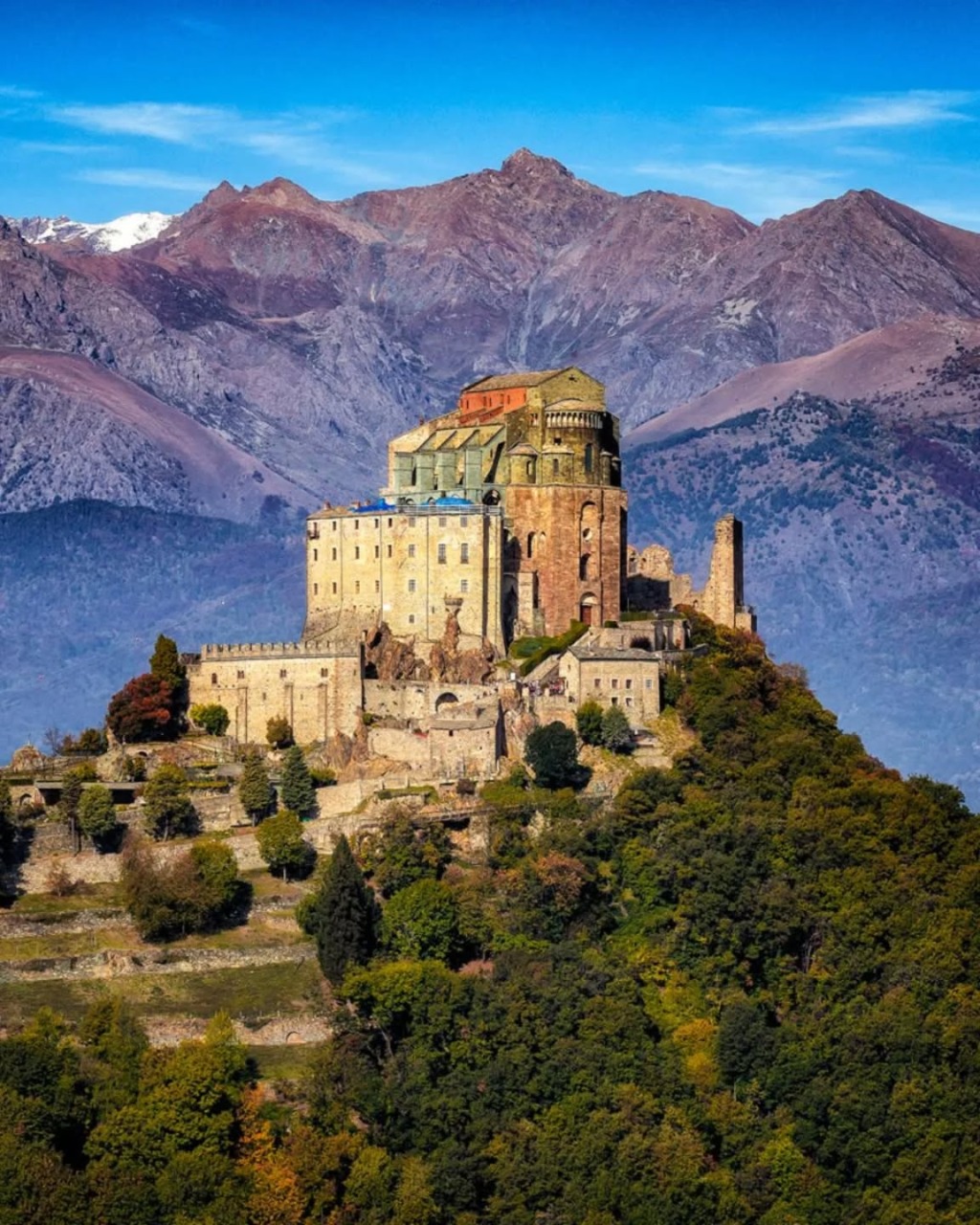 La Sacra di San Michele si illumina di verde per la Giornata Mondiale di sensibilizzazione per il tumore alla cervice