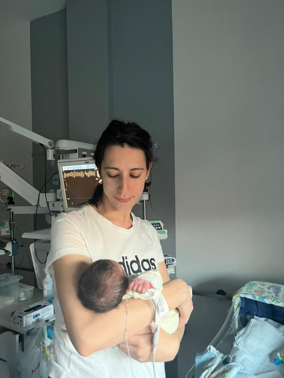 Miracolo alla Città della Salute: operata al cervello incinta, mamma e neonato salvi