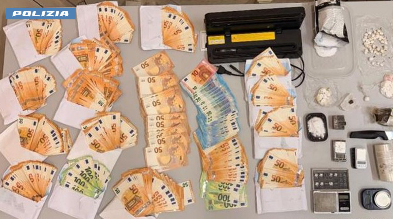 Ispezioni e perquisizioni nel quartiere Madonna di Campagna e a Venaria: trovata droga