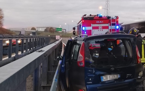 Scontro tra due veicoli sul raccordo Torino-Pinerolo, un ferito