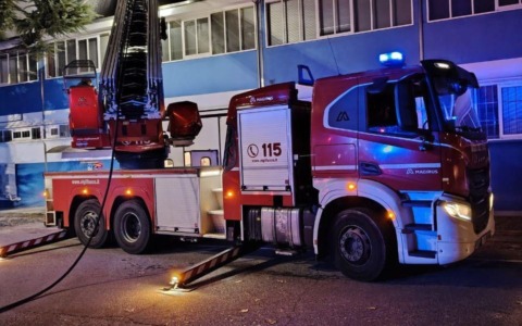 Incendio in un edificio industriale a Torino