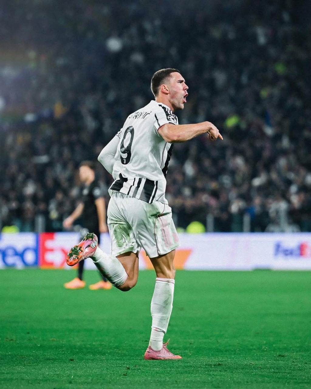 Vlahovic insegue Ronaldo e Higuan con il gol ritrovato in Champions