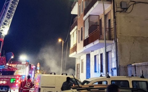 Chivasso, incendio cantina in un condominio di via Baraggino
