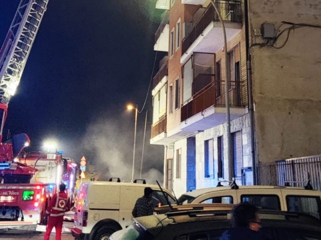 Chivasso, incendio cantina in un condominio di via Baraggino