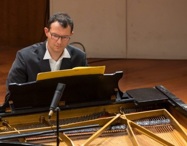 Complesso intervento di chirurgia alla spalla salva la musica di un pianista