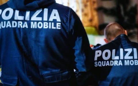 Finto corriere tenta di rapinare un gioielliere