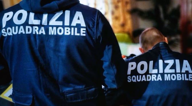 Finto corriere tenta di rapinare un gioielliere