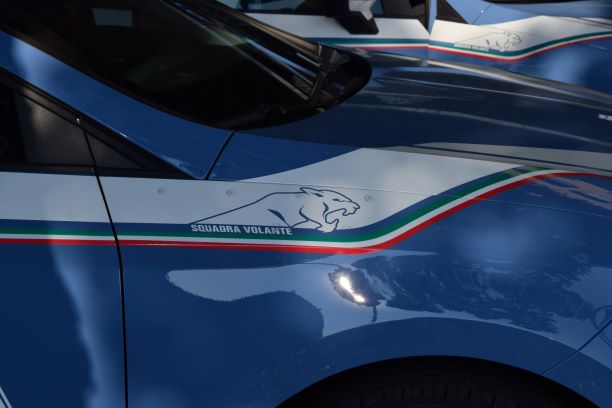 Sorpreso dalla polizia mentre ruba all’interno di una pasticceria