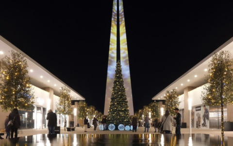 Torino Outlet Village: un Natale da sogno tra pista di pattinaggio su ghiaccio, mercatini natalizi e grandi sconti