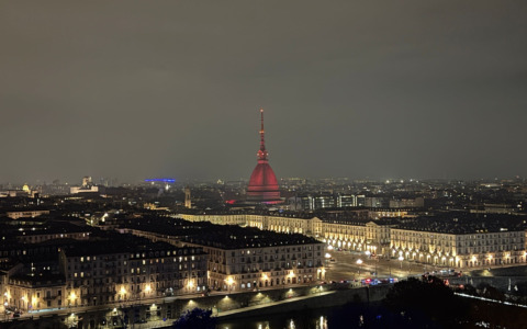 La Mole in rosso per festeggiare i primi 40 anni di GiovedìScienza