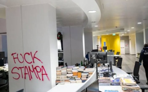 Il Gip inasprisce le misure cautelari per l’attivista: ha partecipato a manifestazioni sfociate in reati ed è accusato di aggressioni