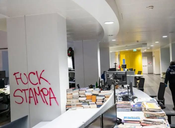 Il Gip inasprisce le misure cautelari per l’attivista: ha partecipato a manifestazioni sfociate in reati ed è accusato di aggressioni