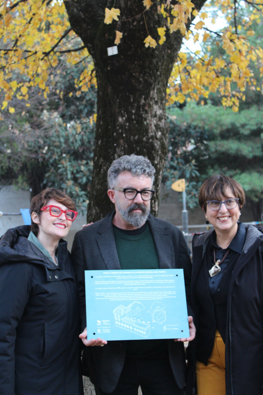 Comune di Torino e Orticola del Piemonte pongono una targa all’asilo Aporti Gastaldi per i bambini del futuro