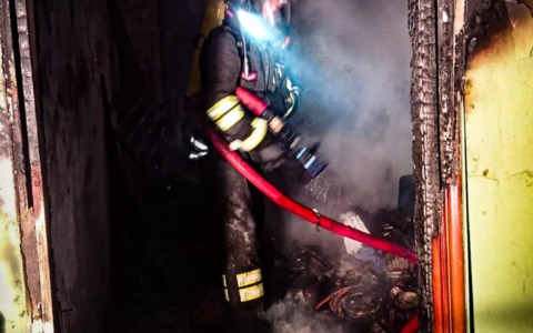 Torino, incendio in un edificio. Intervento dei vigili del fuoco