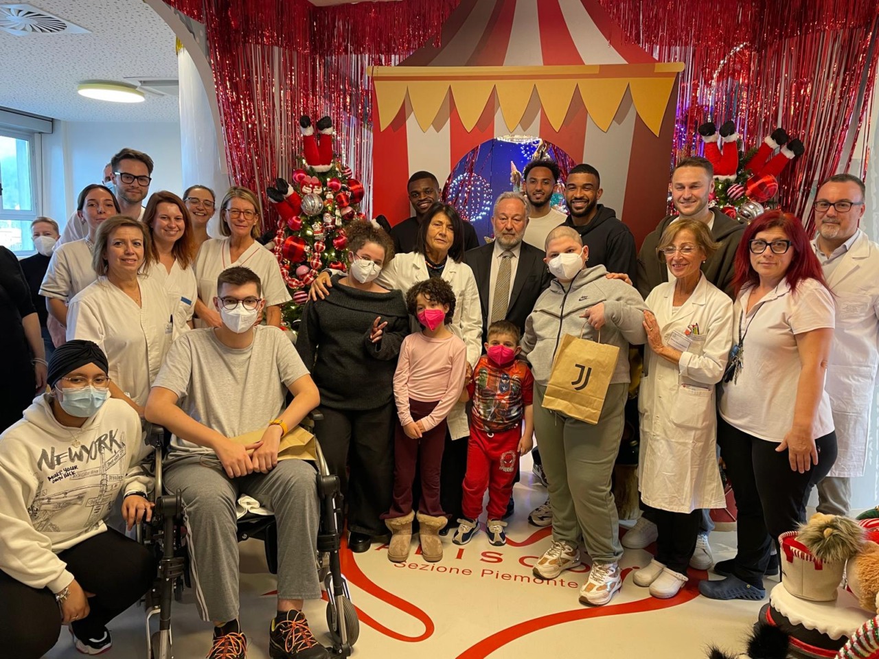 I giocatori e le giocatrici della Juventus in visita di Ugi e dell’Ospedale Infantile Regina Margherita
