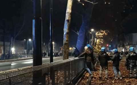 Askatasuna, 10 agenti feriti durante la manifestazione in corso Regina Margherita