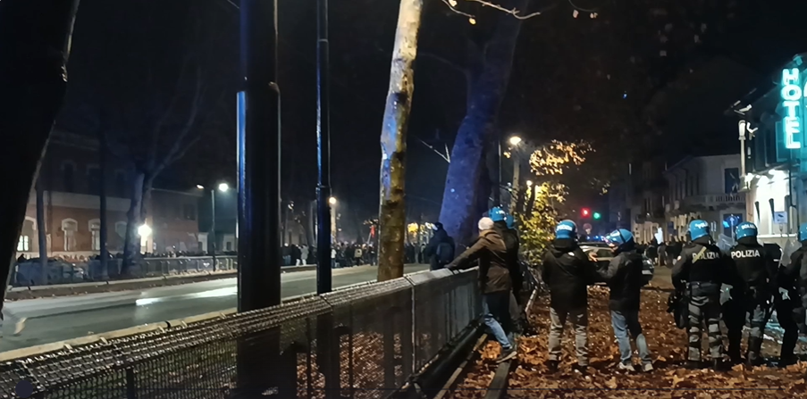 Askatasuna, 10 agenti feriti durante la manifestazione in corso Regina Margherita