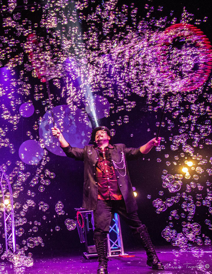 Bubbles Revolution il più grande show di Bolle di sapone al Teatro Alfieri