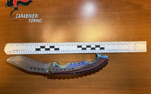 Sedicenne chiede contatto Instagram a tre ragazzi e poi li rapina in piazza Vittorio