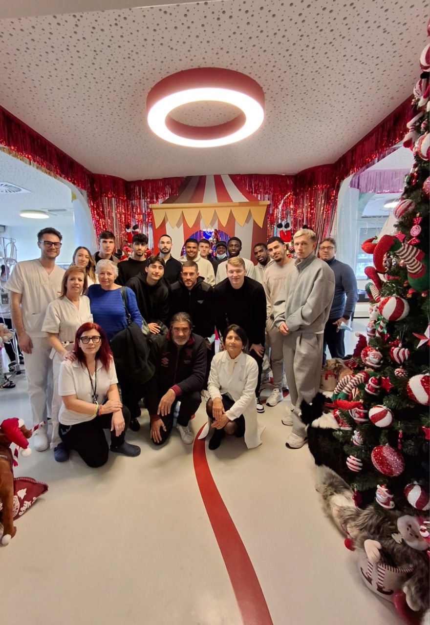I calciatori e lo staff del Torino FC in visita ai pazienti di Ugi e dell’ospedale infantile Regina Margherita