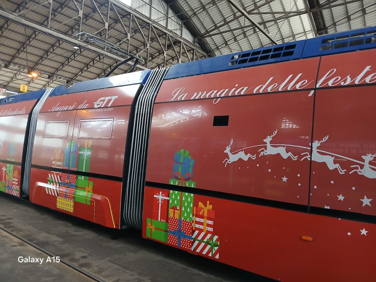 Tram e bus “vestiti” per le feste da fotografare e postare sui social della GTT