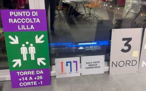 Nuova cartellonistica al Palazzo della Regione, l’assessore Gian Luca Vignale: “Cartelli adatti anche a persone ipovedenti”