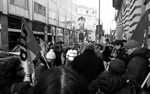 Presidio sotto l’Ispettorato del Lavoro: in centinaia per ricordare la Thyssen e dire basta alle morti sul lavoro