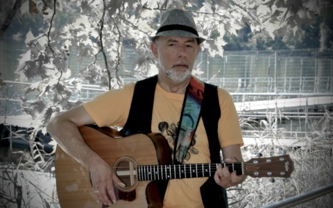 Garcino e il ritorno alla leggerezza degli anni ’80 con “Torniamo a ballare”