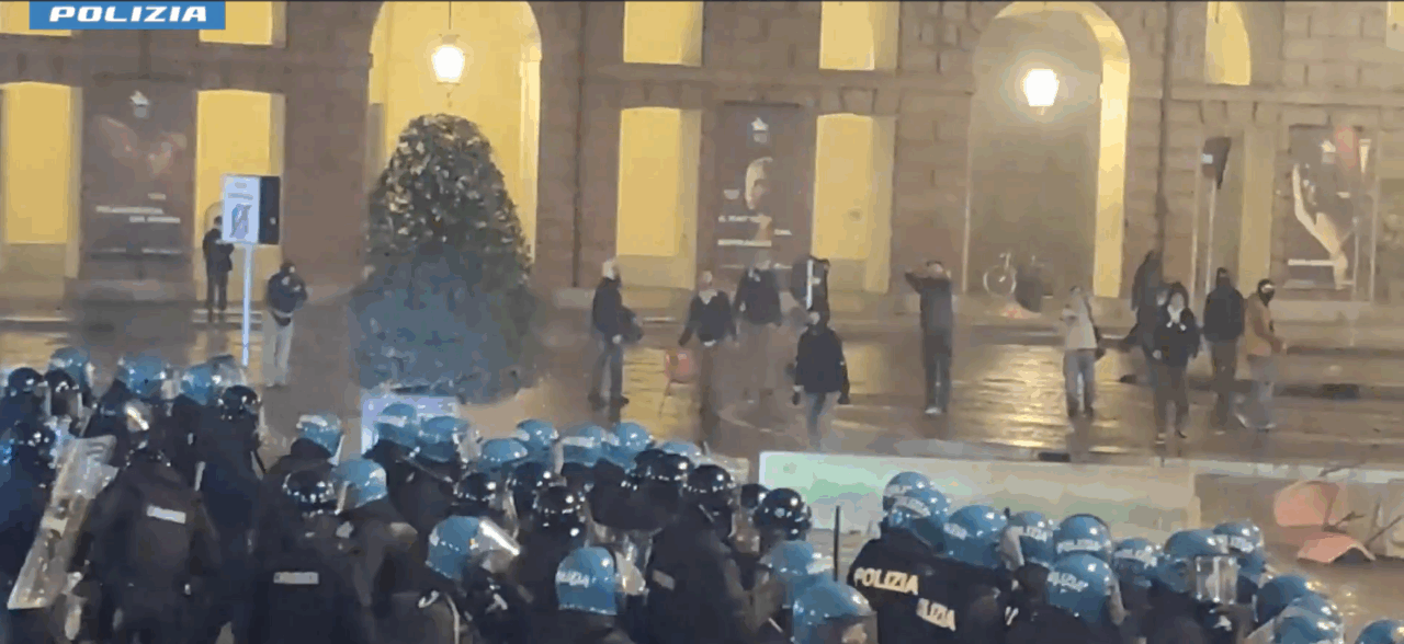 Scontri e violenze in piazza: 8 giovani colpiti dall’operazione “Riot”