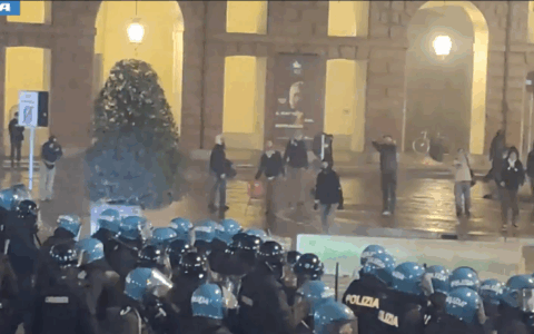 Scontri e violenze in piazza: 8 giovani colpiti dall’operazione “Riot”