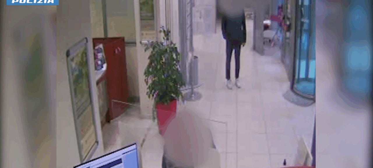 Individuato il presunto autore della rapina alla banca di via Cibrario