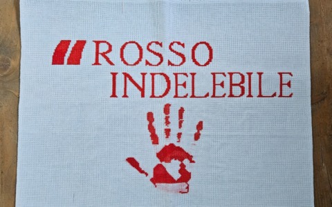 Insieme fermiamo la violenza: un’installazione e una mostra all’Anagrafe Centrale di Torino