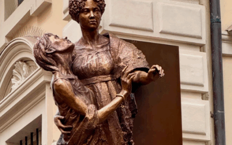 Monumento a Giulia di Barolo: a Torino la prima statua dedicata a una donna