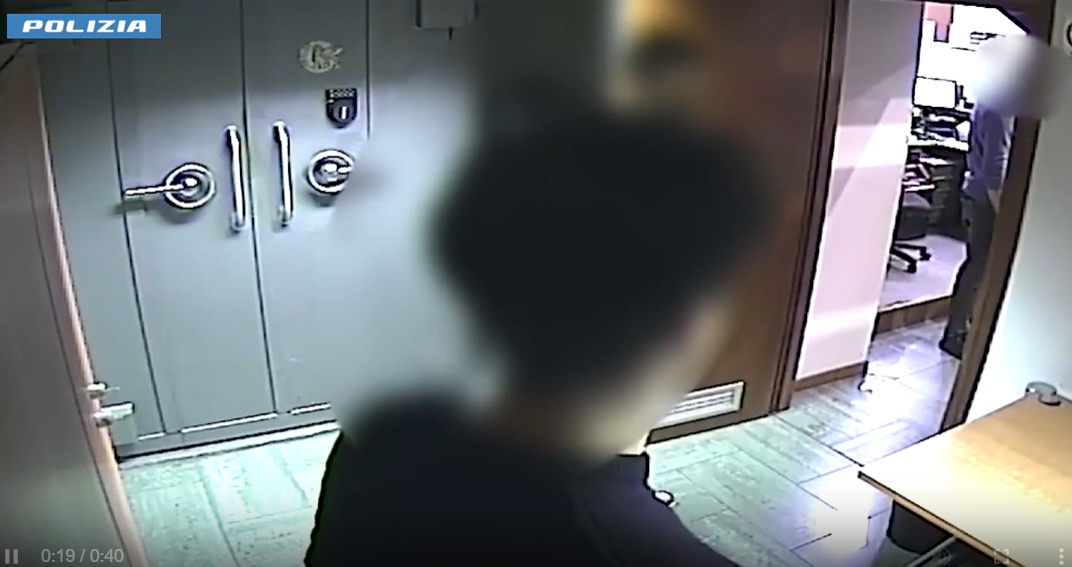 Torino, rapina aggravata a istituto di credito: due arresti