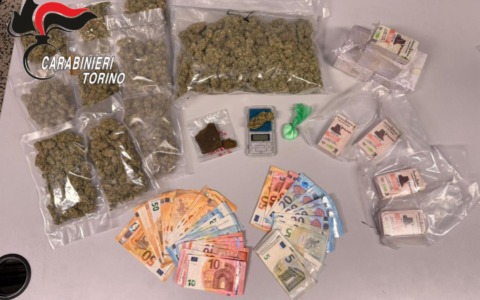 Discount della droga, due giovani arrestati dai carabinieri a Moncalieri