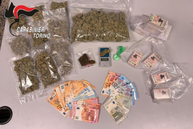 Discount della droga, due giovani arrestati dai carabinieri a Moncalieri