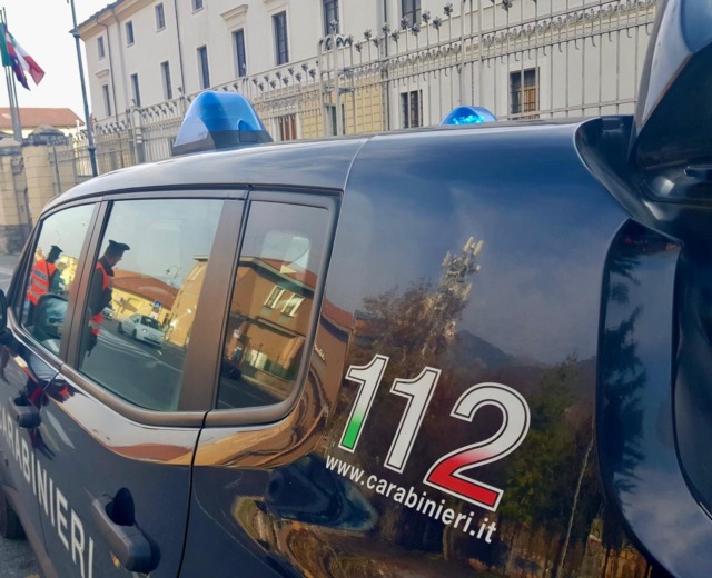 Rientra a casa dopo Capodanno e trova un ladro nell’appartamento: arrestato un 25enne