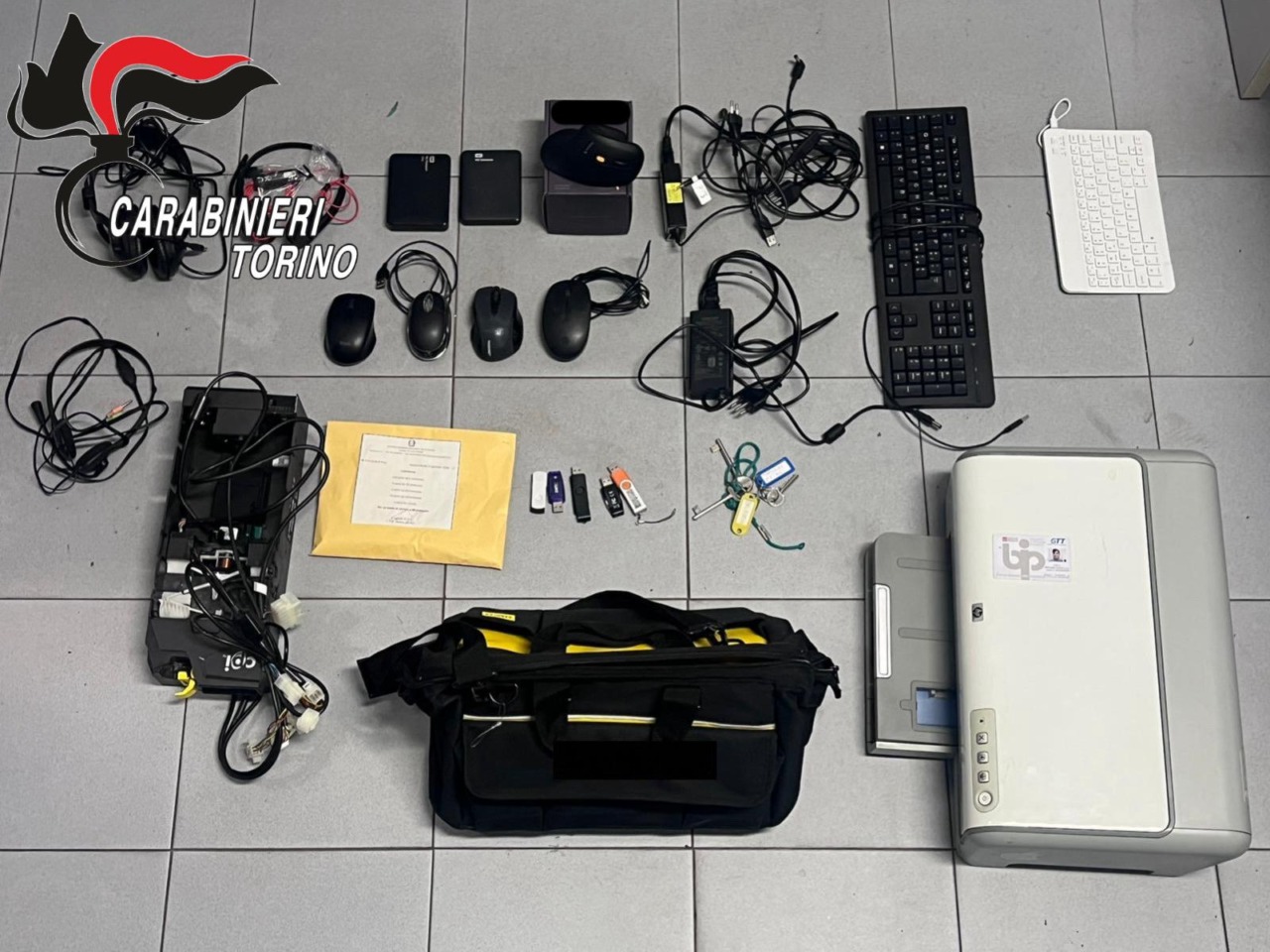 Colto in flagranza mentre ruba in una scuola: arrestato 42enne a Venaria