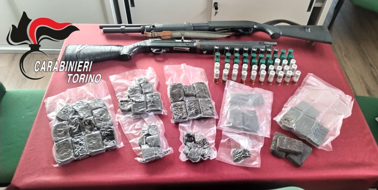 Droga e armi in una cantina condominiale a Borgaro Torinese, ma il proprietario non ne sapeva niente