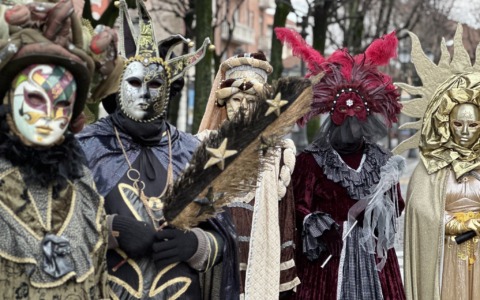 Al via il 72° Carnevale di Rivoli: consegnate le chiavi della Città al Conte Verde