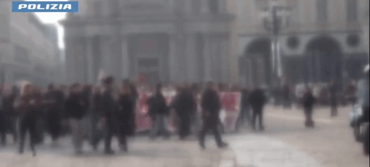 Torino, misure cautelari per 13 militanti antagonisti: contestate violenze, assalti e scontri durante manifestazioni