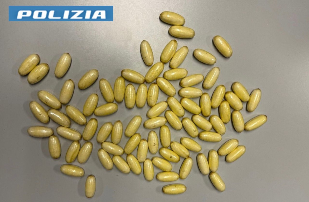 Ventiduenne deteneva droga nel trolley, arrestato dalla Polizia