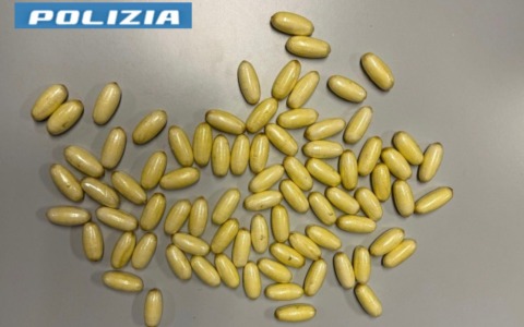 Ventiduenne deteneva droga nel trolley, arrestato dalla Polizia